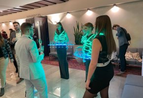 Zářivé LED hostesky pro firmu Benefit