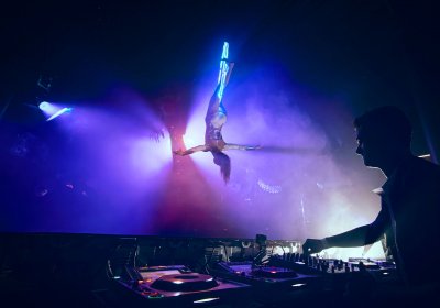 Světelný aerial hoop